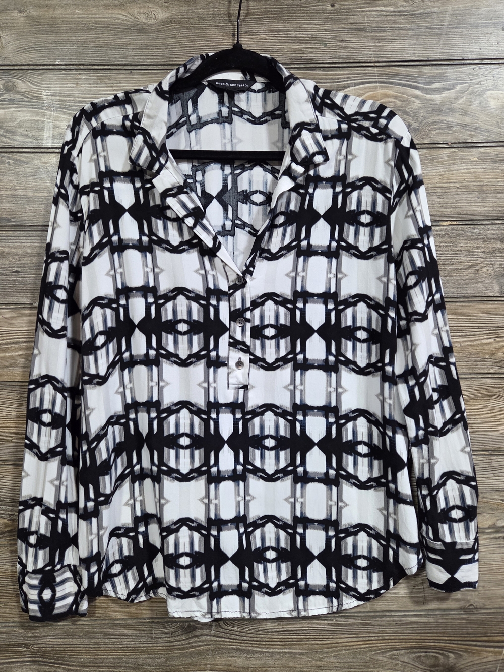 Rock & Republic Sheer Geometric Print Button Front Blouse Black White Size Small - Picture 2 of 6